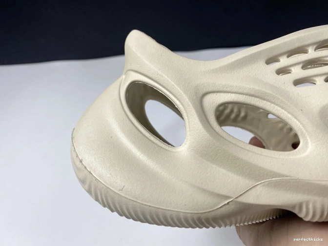 Yeezy FY4567 Foam Sand Adidas RNNR 0807
